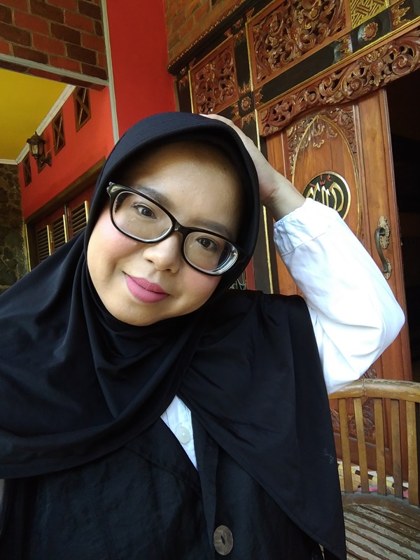 20 Question, woman with hijab, swastikha maulidya mulyana